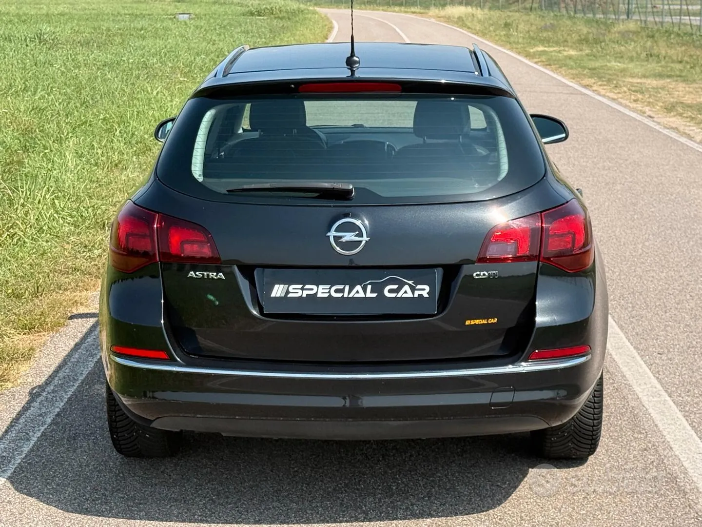 Opel Astra 2013 photo 2