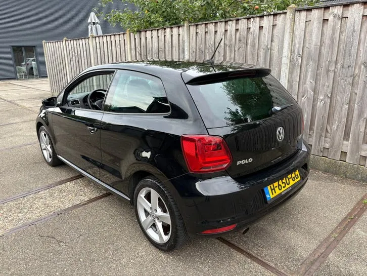 Volkswagen Polo 2015 photo 2