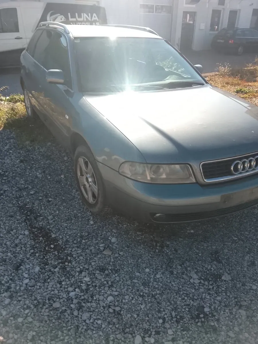 Audi A4 2001 photo 2
