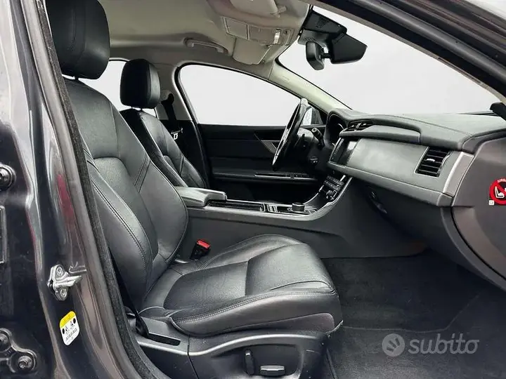 Jaguar Xf 2017 photo 3