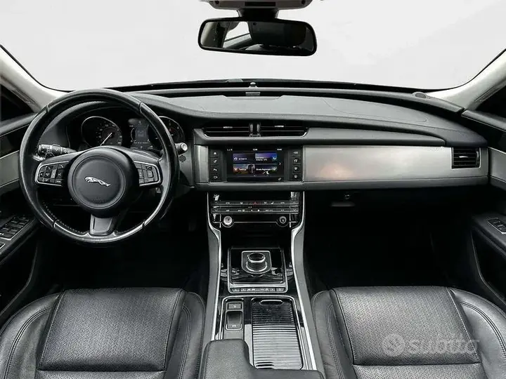 Jaguar Xf 2017 photo 4