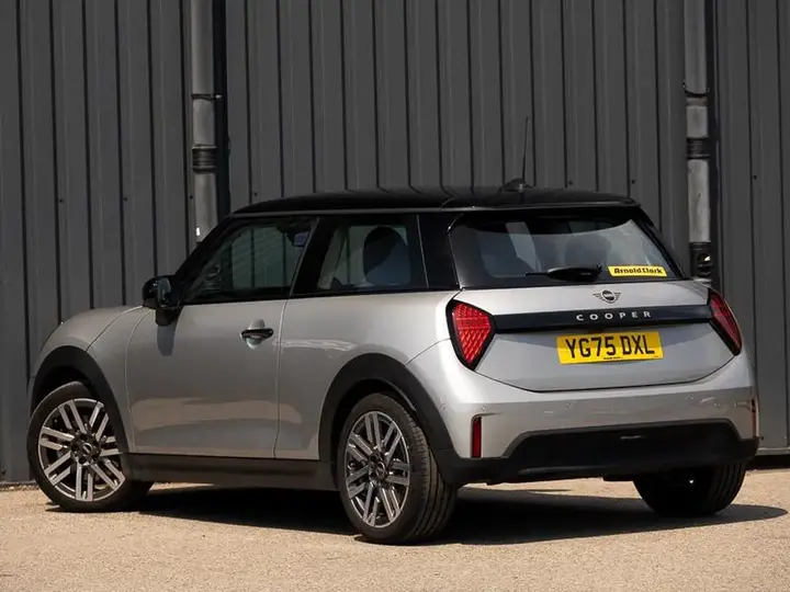 Mini Cooper 2025 photo 2