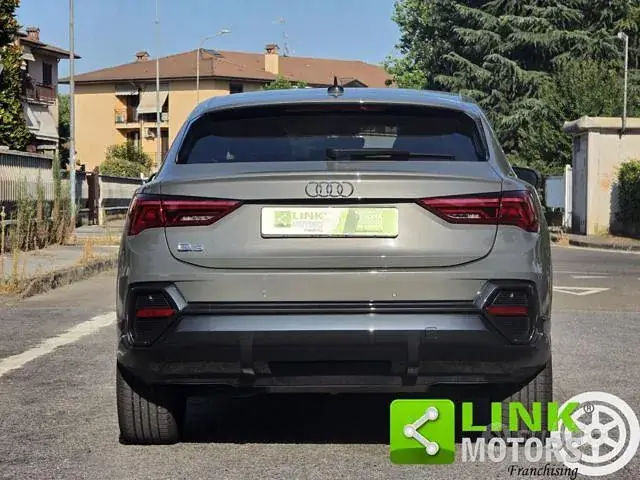 Audi Q3 2021 photo 2