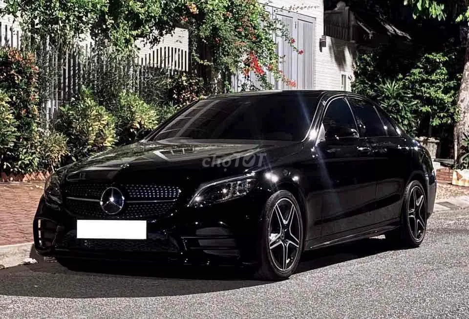 Mercedes-Benz C300 2019 photo 2