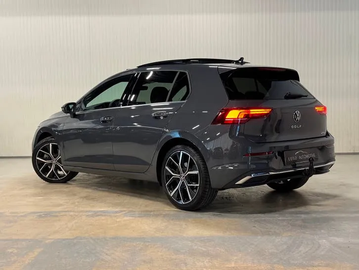 Volkswagen Golf 2024 photo 2