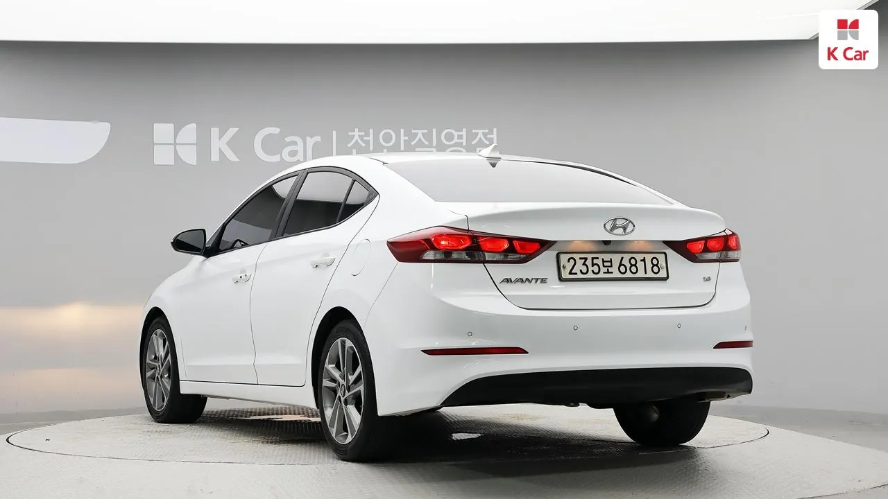 Hyundai Avante 2018 photo 2