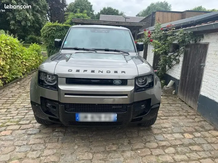 Land Rover Defender 2023 photo 2