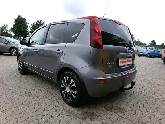 Nissan Note 2011 photo 4