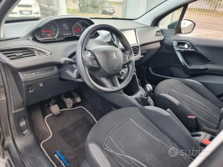 Peugeot 208 2015 photo 2
