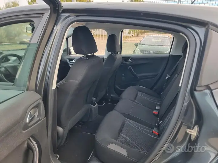 Peugeot 208 2015 photo 5