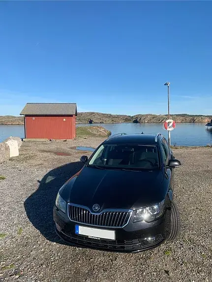 Skoda Superb 2014 photo 2