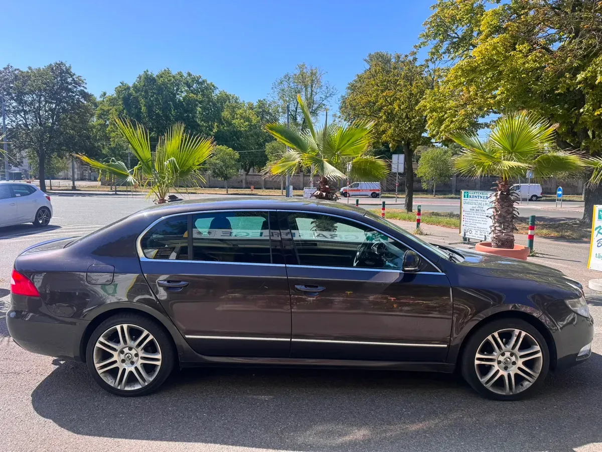 Skoda Superb 2010 photo 3