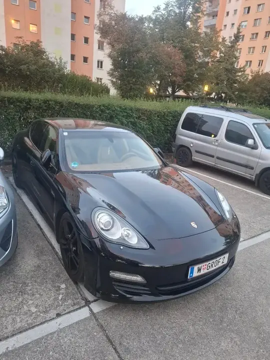 Porsche Panamera 2012 photo 2