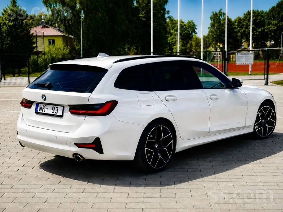 BMW 3 Series 2022 photo 3