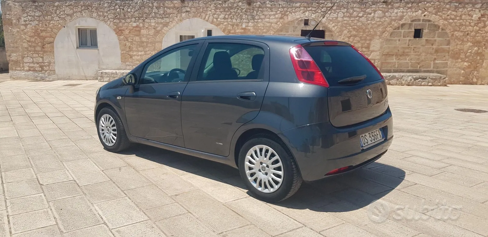 Fiat Grande Punto 2009 photo 2