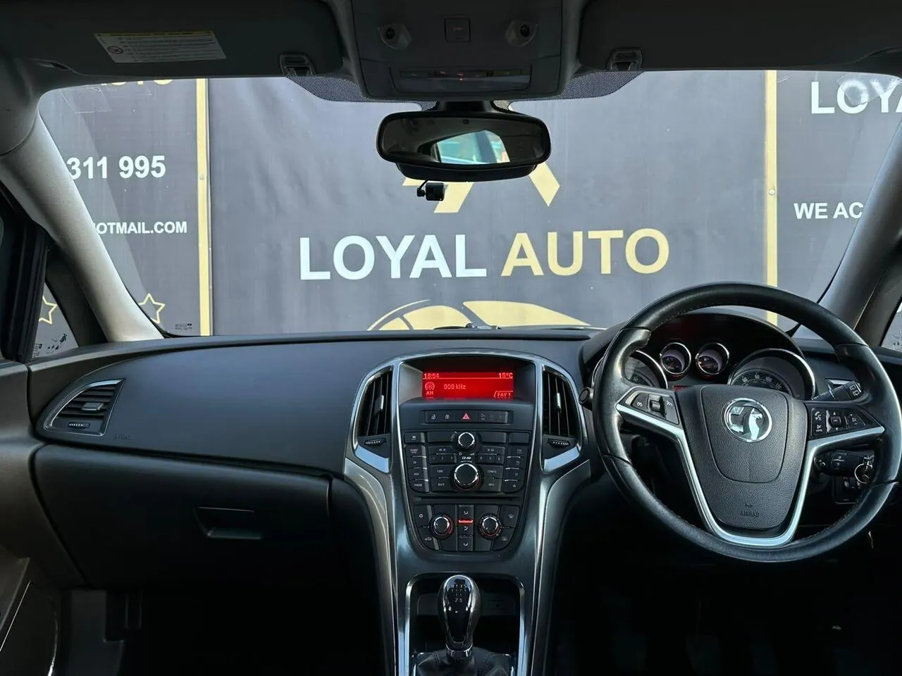 Vauxhall Astra 2009 photo 3