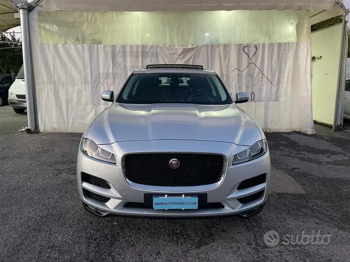 Jaguar F-Pace 2017 photo 2
