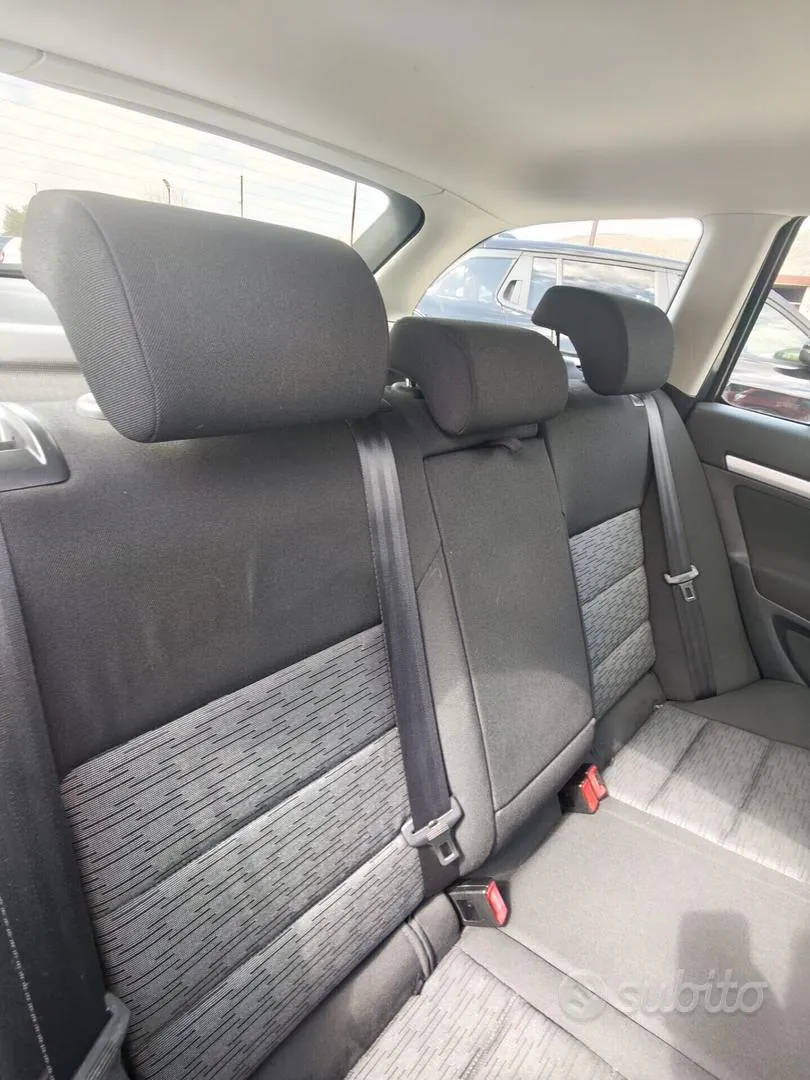 Skoda Octavia 2011 photo 2