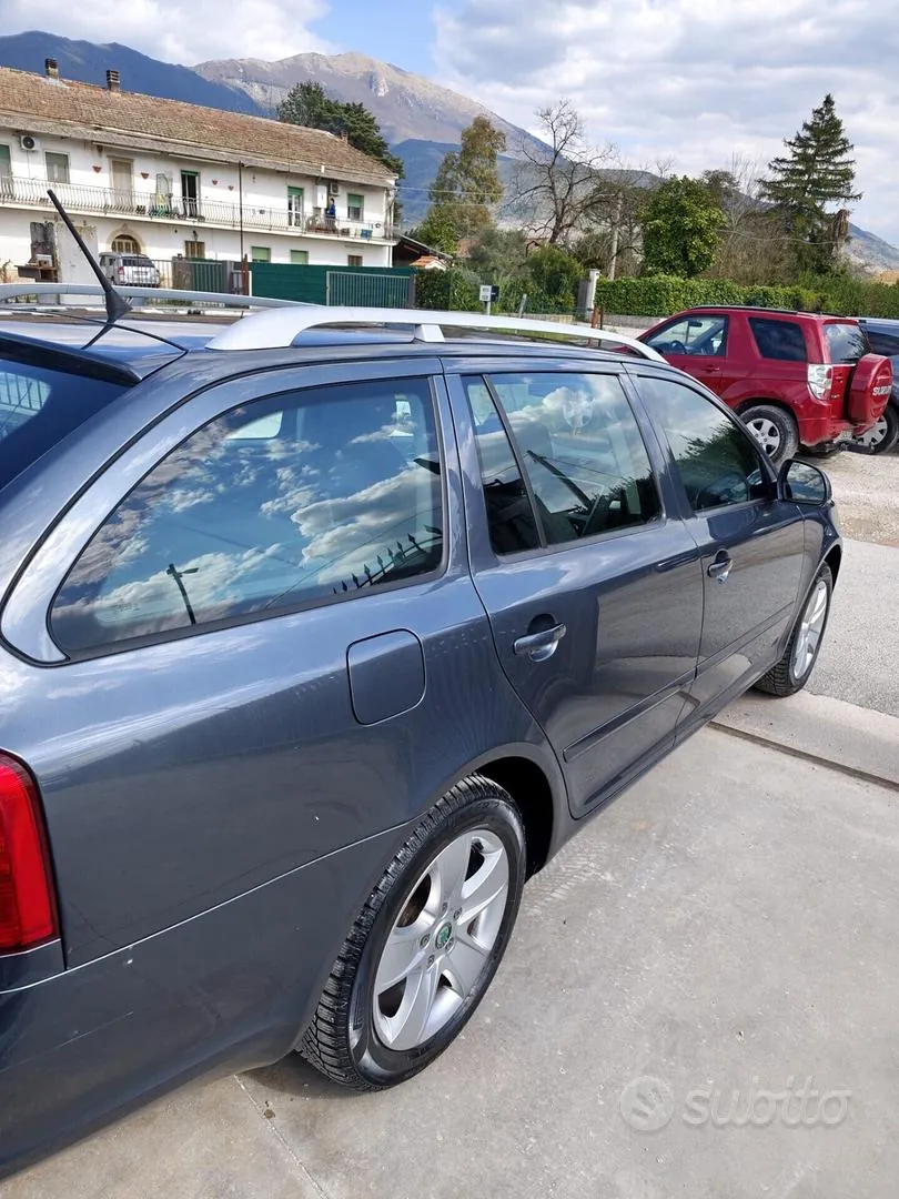 Skoda Octavia 2011 photo 3