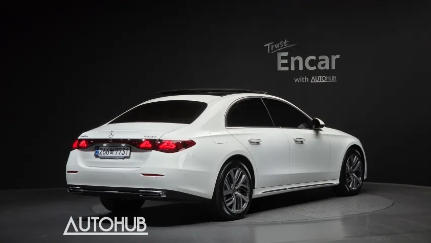 Mercedes-Benz E-Class 2024 photo 2