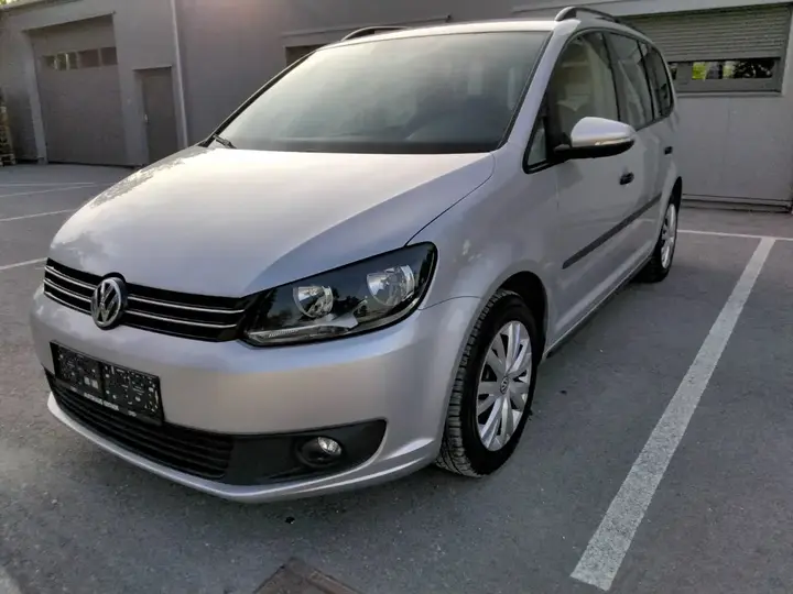Volkswagen Touran 2015 photo 2