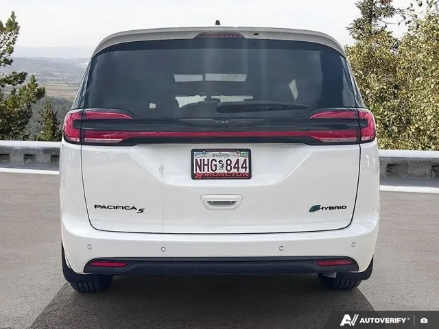 Chrysler Pacifica 2025 photo 5