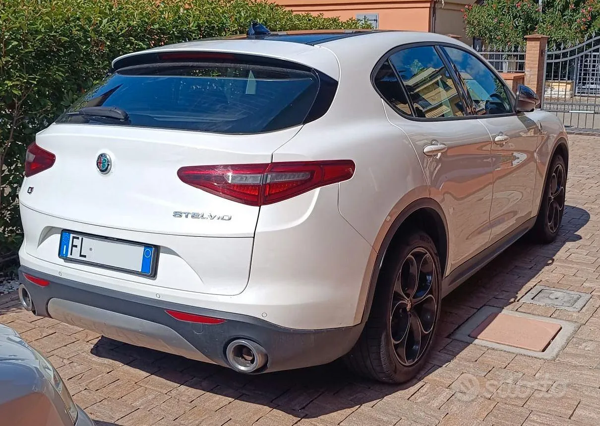Alfa Romeo Stelvio 2017 photo 2