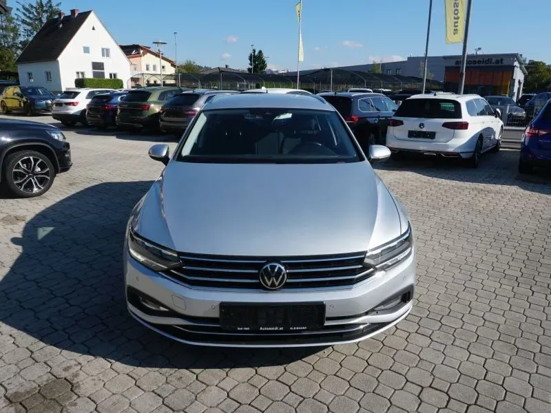 Volkswagen Passat 2021 photo 2