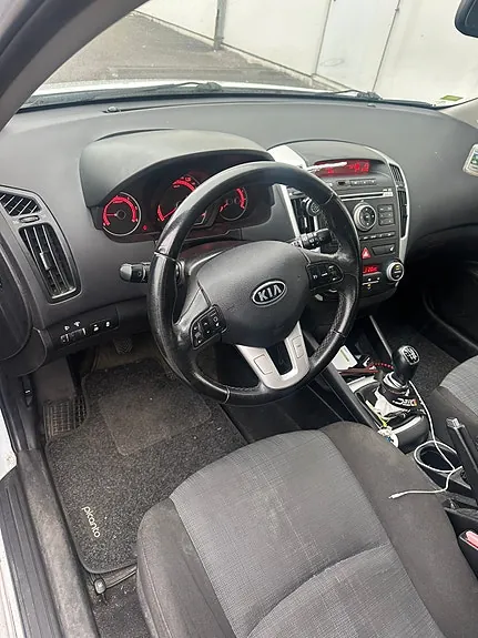 Kia Ceed 2010 photo 5