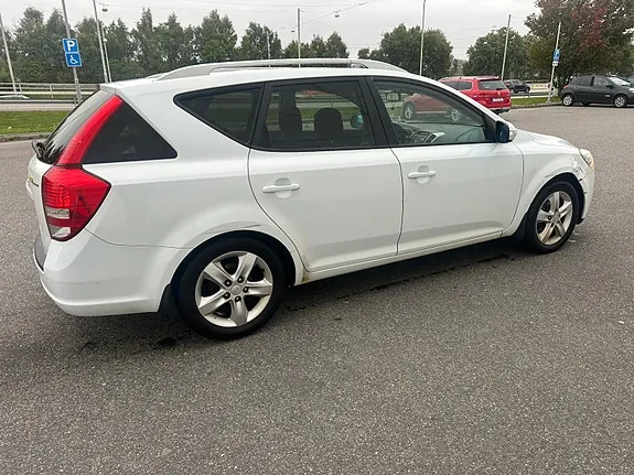 Kia Ceed 2010 photo 3