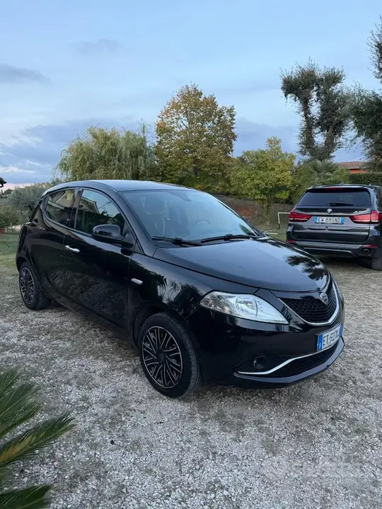 Lancia Ypsilon 2014 photo 2