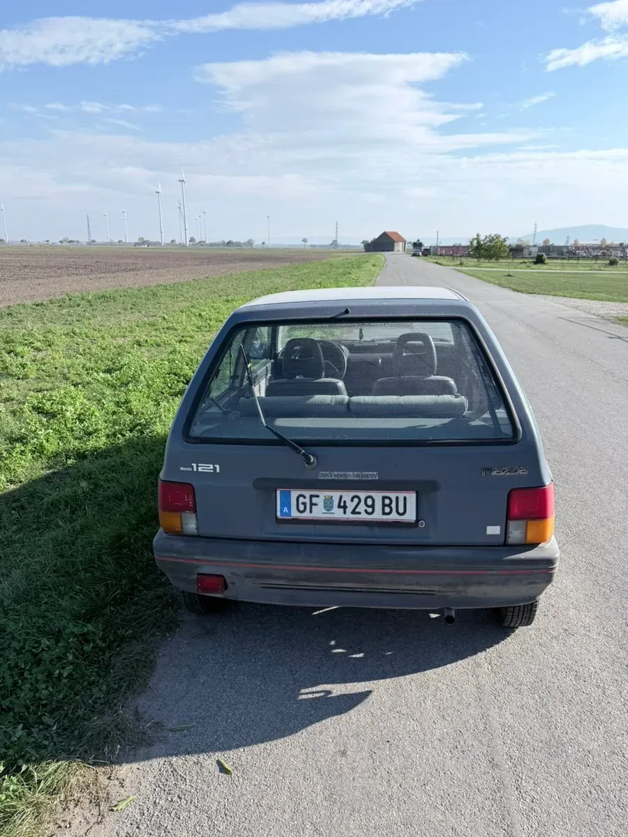Mazda 121 1990 photo 3