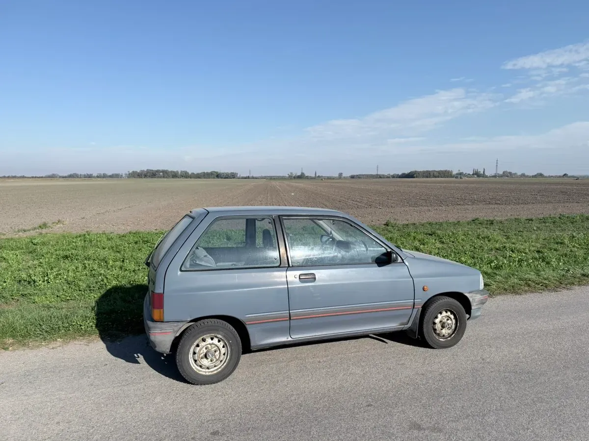 Mazda 121 1990 photo 2