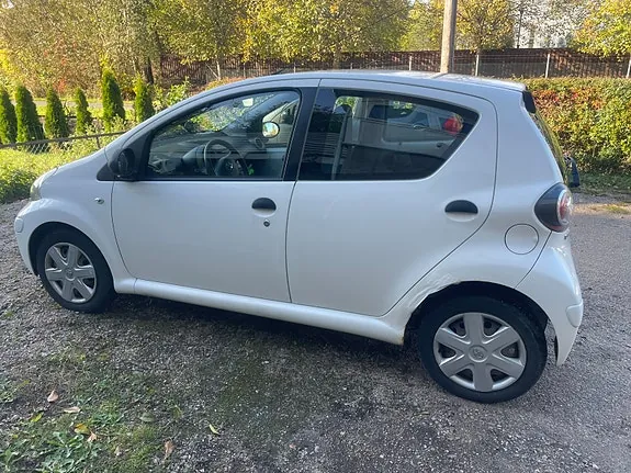 Toyota Aygo 2011 photo 3
