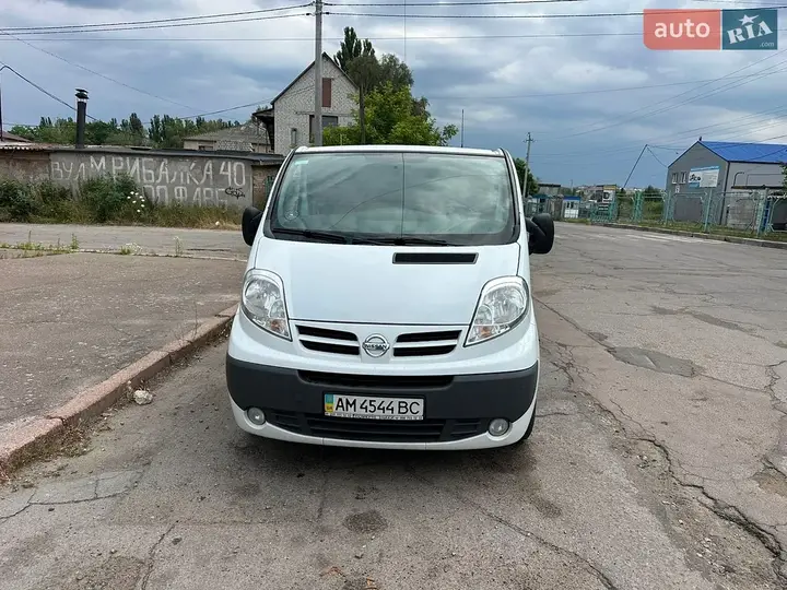 Nissan Primastar 2011 photo 2