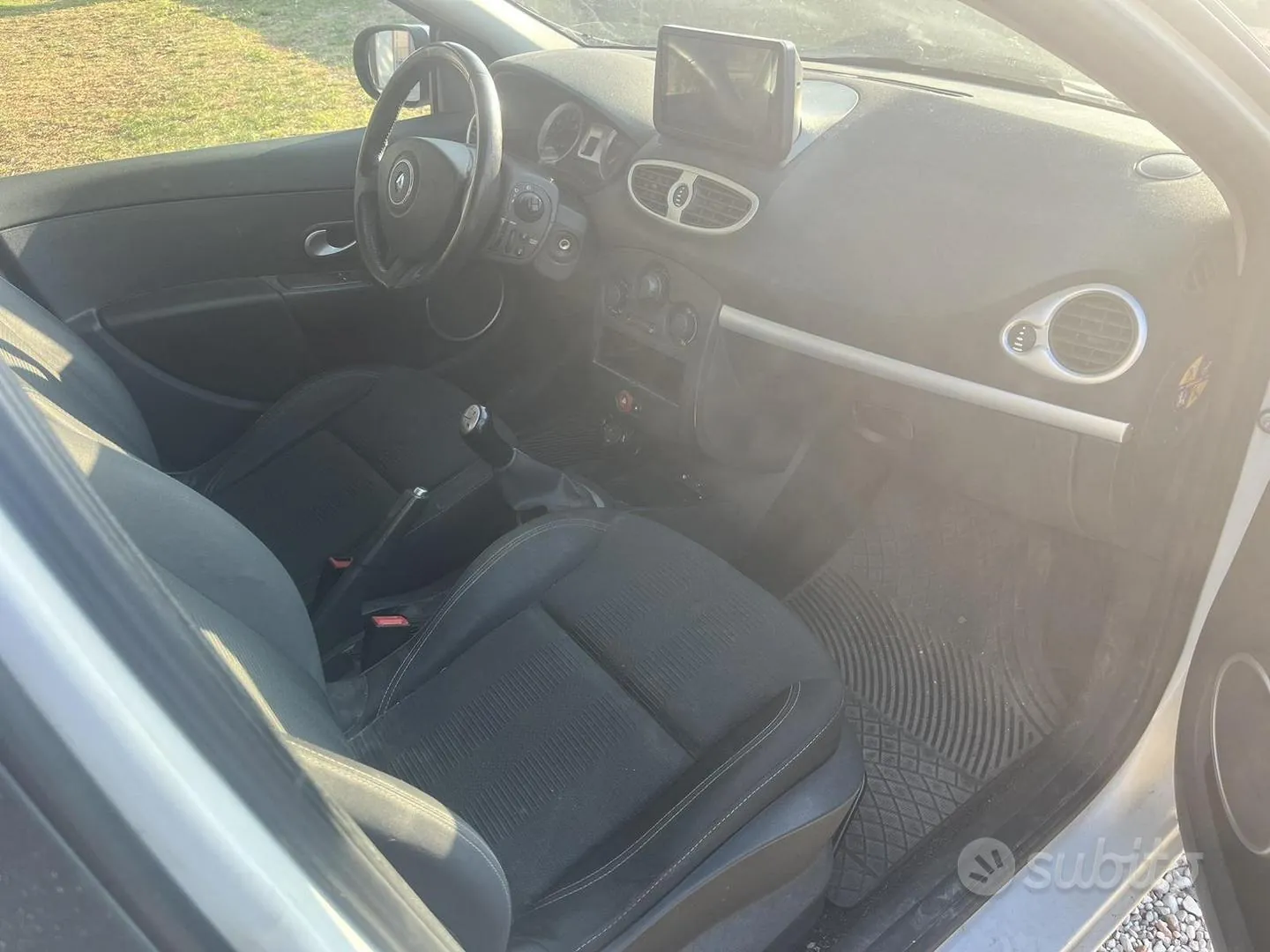 Renault Clio 2010 photo 5