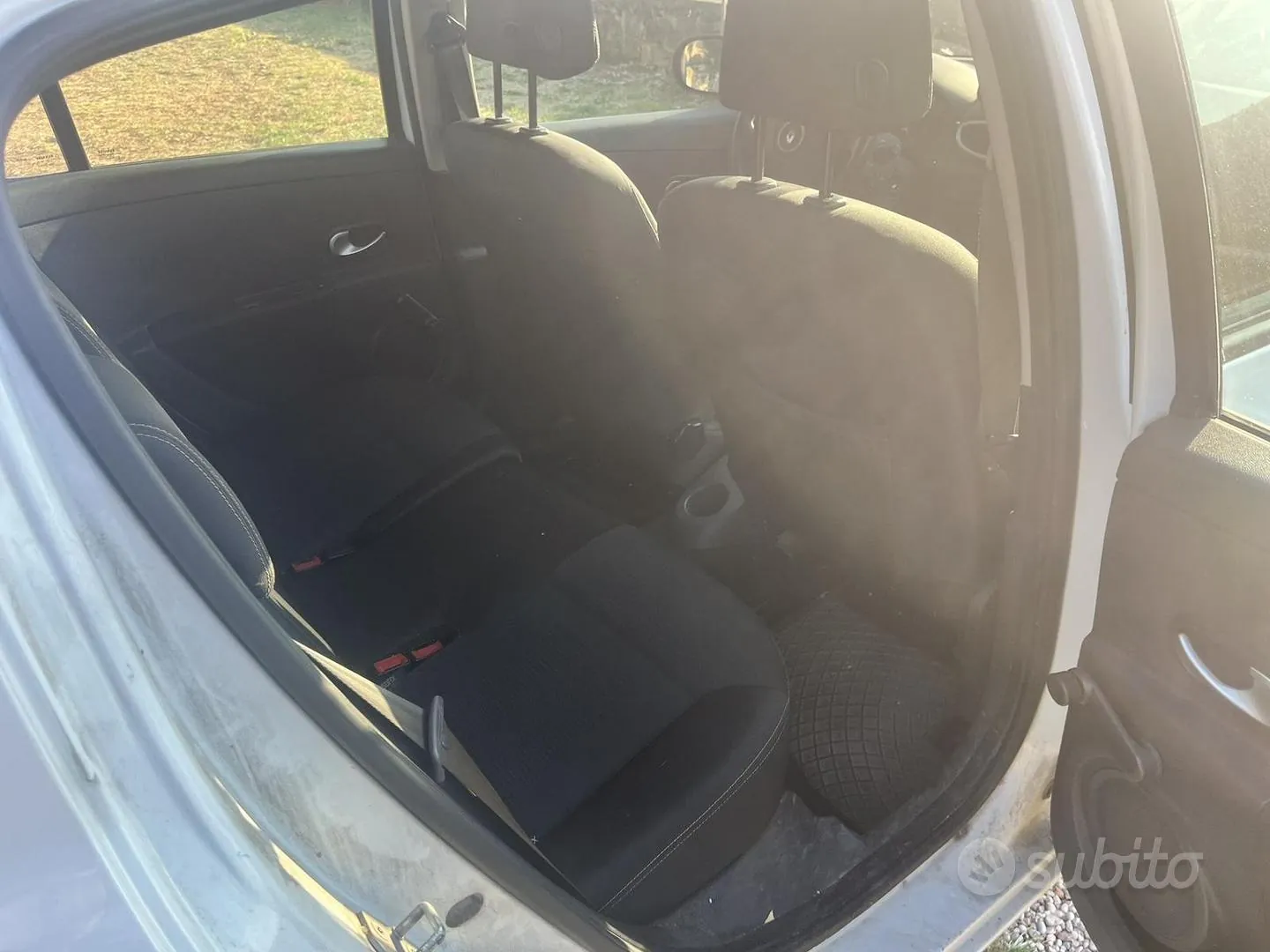 Renault Clio 2010 photo 2