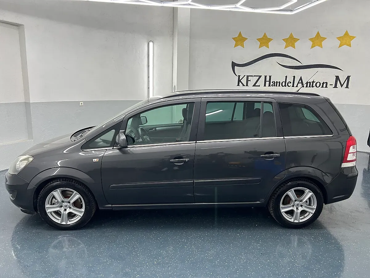 Opel Zafira 2011 photo 2