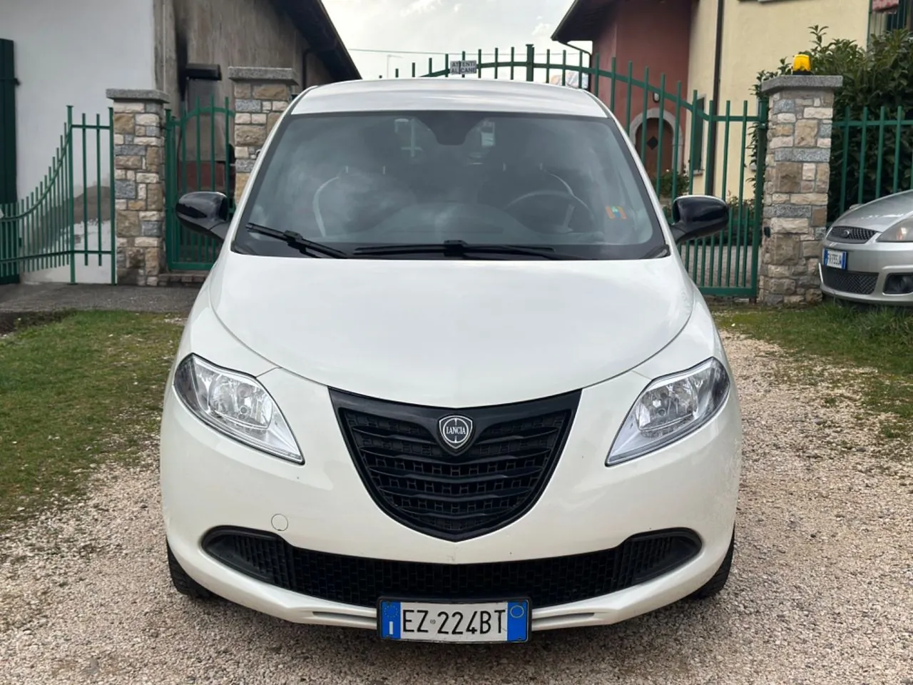 Lancia Ypsilon 2015 photo 2