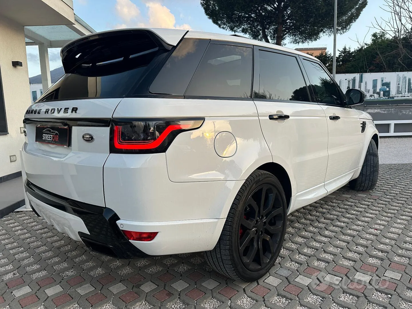 Land Rover Range Rover Sport 2018 photo 3