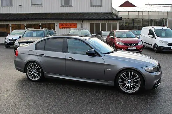 BMW 320I 2011 photo 2
