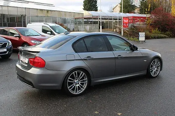 BMW 320I 2011 photo 4