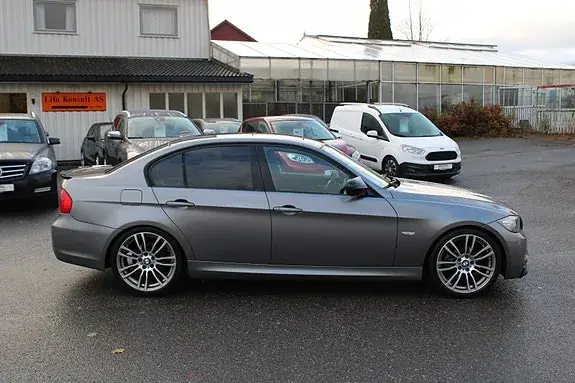 BMW 320I 2011 photo 3
