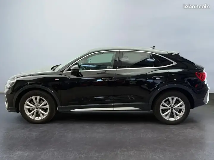 Audi Q3 2023 photo 2