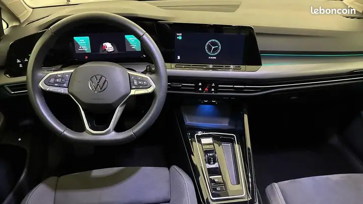Volkswagen Golf 2023 photo 2