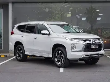 Mitsubishi Pajero Sport 2024 photo 2