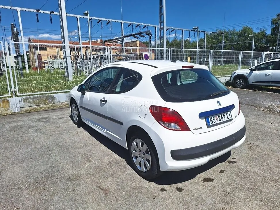 Peugeot 207 2007 photo 5