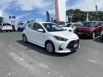 Toyota Yaris 2024 photo 2