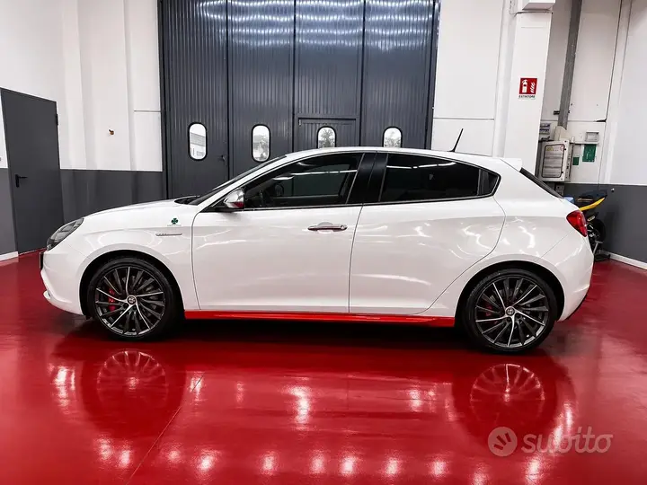 Alfa Romeo Giulietta 2010 photo 2