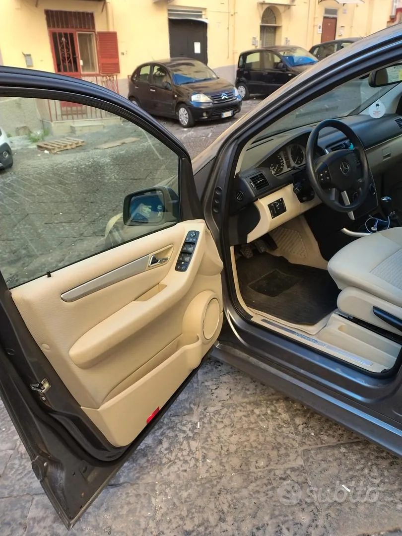 Mercedes-Benz B-Class 2018 photo 4